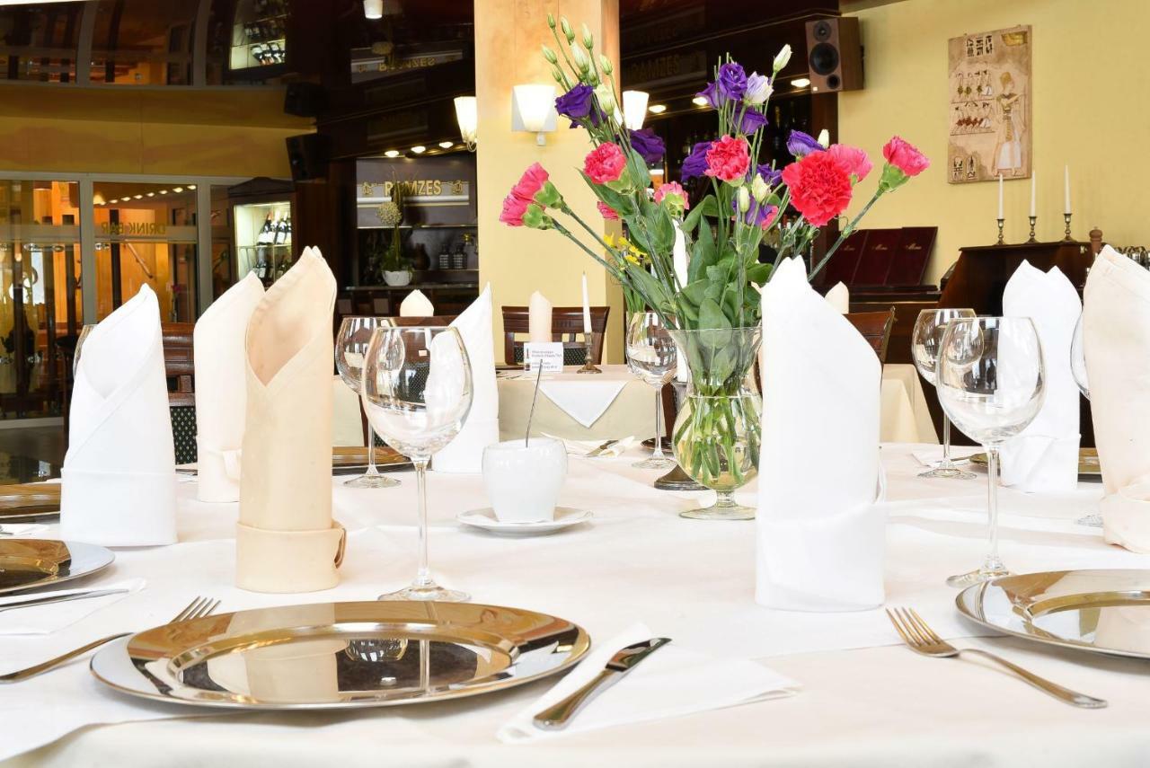 Piramida Park Hotel & Wellness Tychy Eksteriør billede